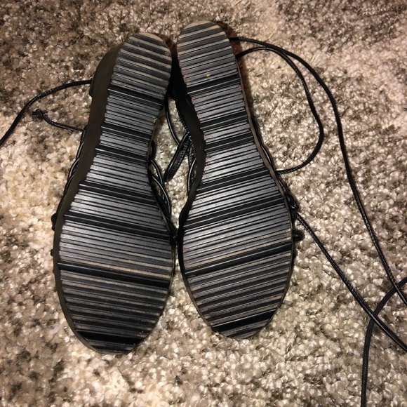 black heels - Picture 3 of 3